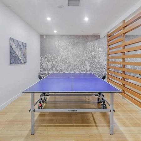 Three-Bedroom Condo With Free Parking Nearby Cn Tower With Lake View Toronto Kültér fotó