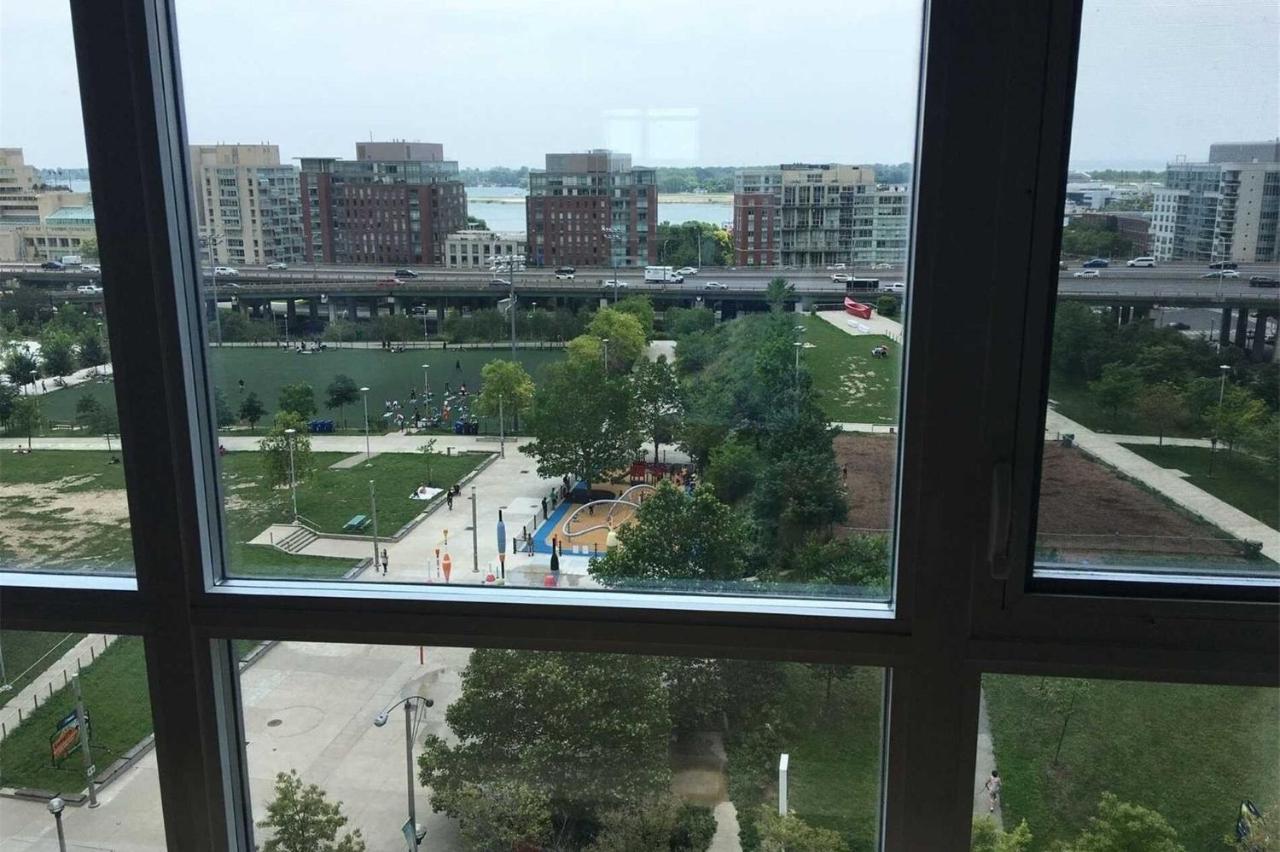 Three-Bedroom Condo With Free Parking Nearby Cn Tower With Lake View Toronto Kültér fotó