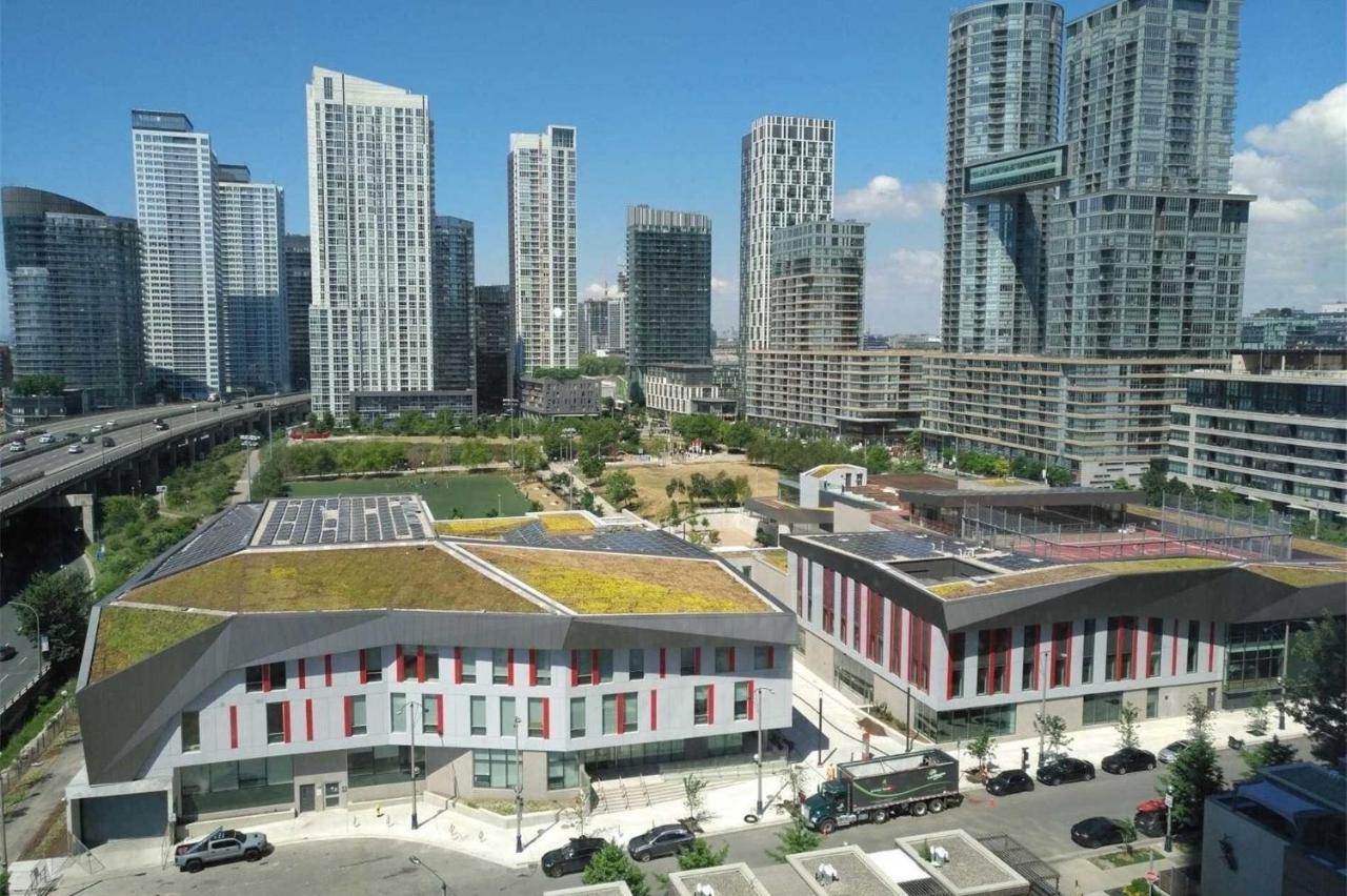 Three-Bedroom Condo With Free Parking Nearby Cn Tower With Lake View Toronto Kültér fotó