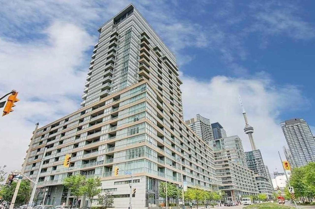 Three-Bedroom Condo With Free Parking Nearby Cn Tower With Lake View Toronto Kültér fotó