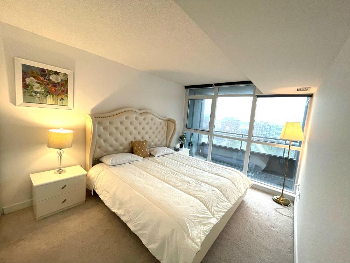 Three-Bedroom Condo With Free Parking Nearby Cn Tower With Lake View Toronto Kültér fotó