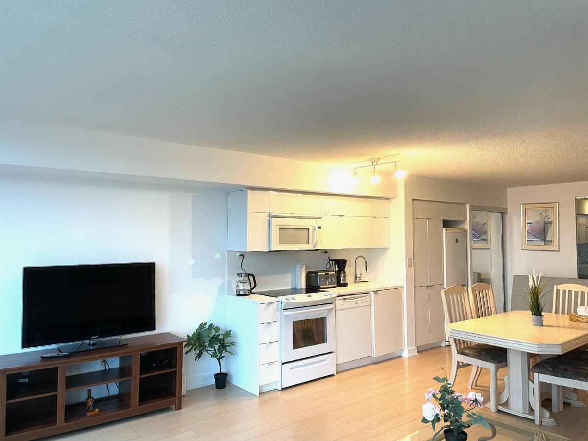 Three-Bedroom Condo With Free Parking Nearby Cn Tower With Lake View Toronto Kültér fotó