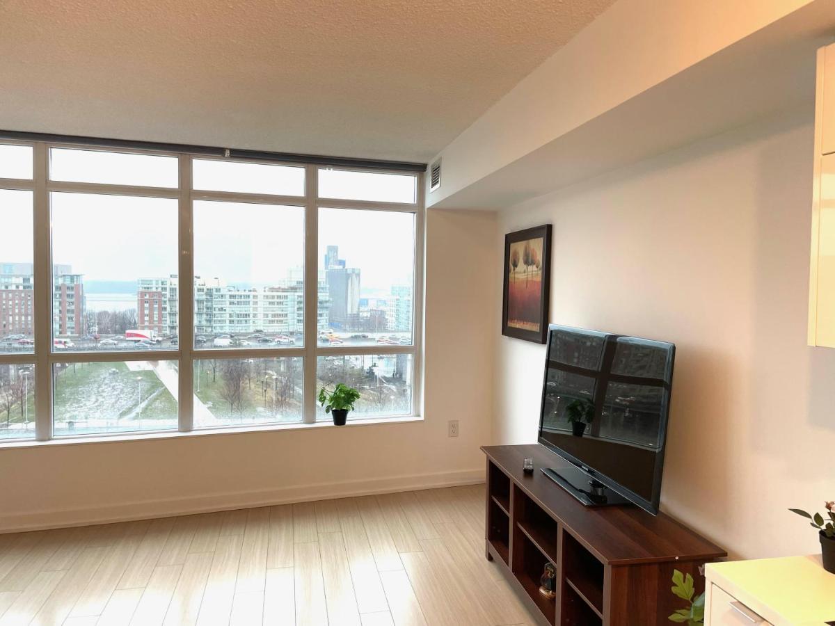 Three-Bedroom Condo With Free Parking Nearby Cn Tower With Lake View Toronto Kültér fotó