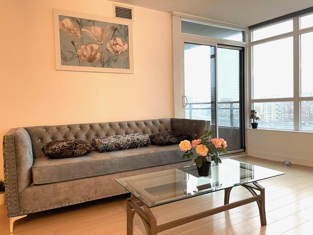 Three-Bedroom Condo With Free Parking Nearby Cn Tower With Lake View Toronto Kültér fotó