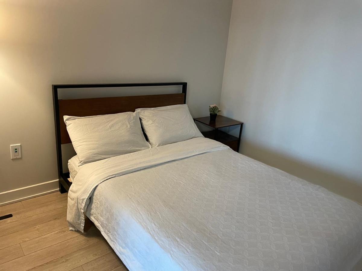 Three-Bedroom Condo With Free Parking Nearby Cn Tower With Lake View Toronto Kültér fotó