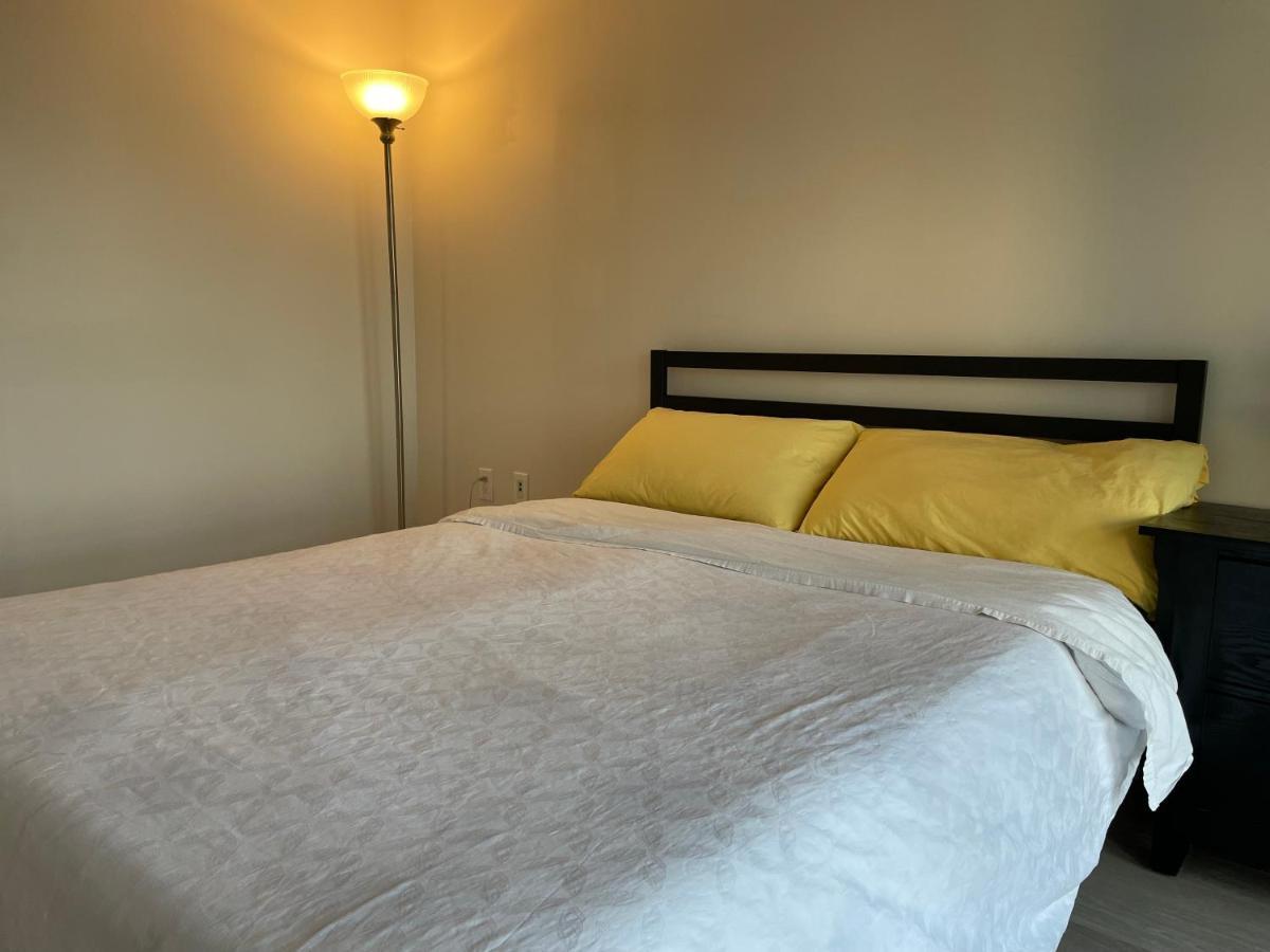 Three-Bedroom Condo With Free Parking Nearby Cn Tower With Lake View Toronto Kültér fotó